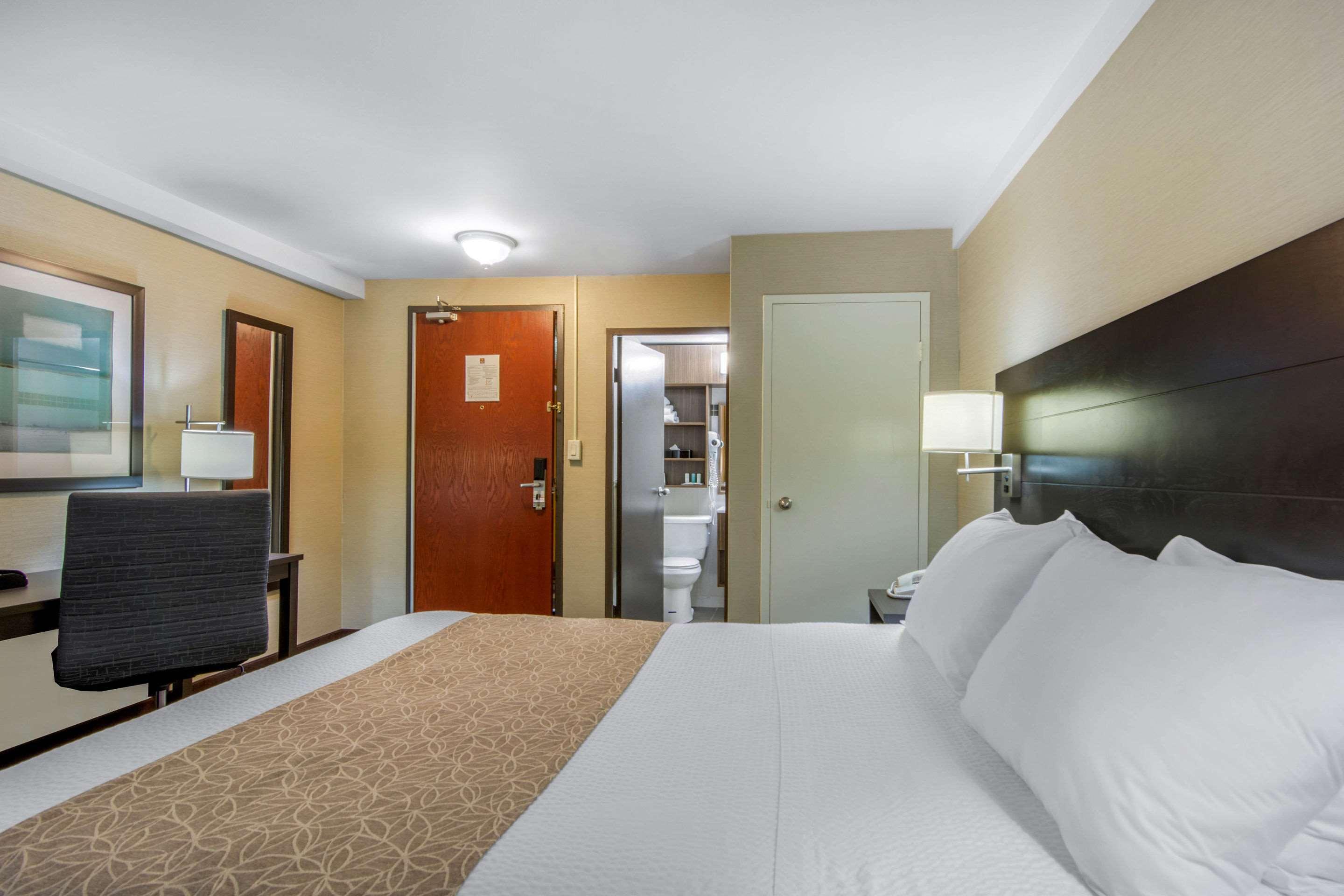 Clarion Hotel Sudbury Exterior photo