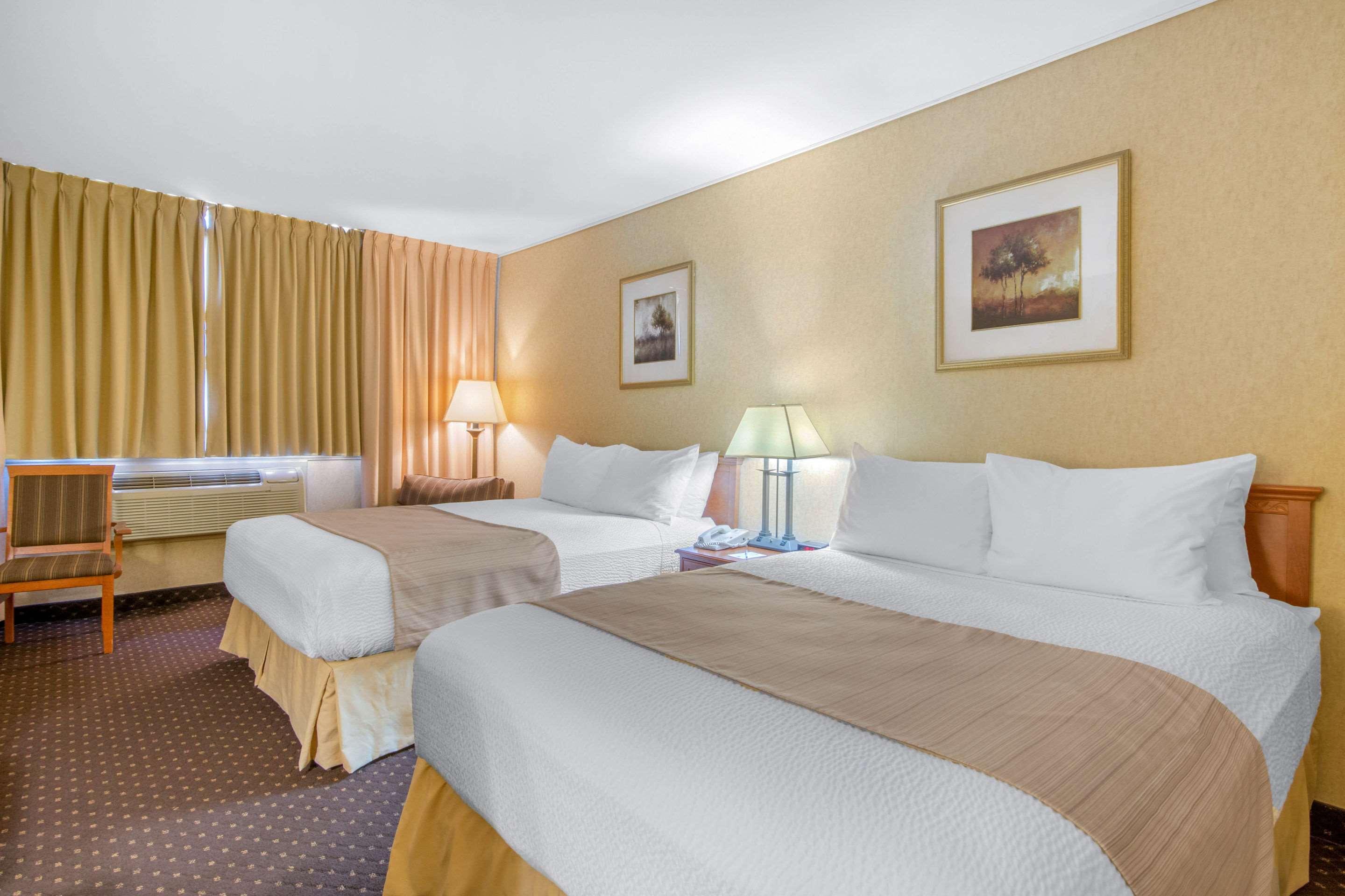 Clarion Hotel Sudbury Exterior photo