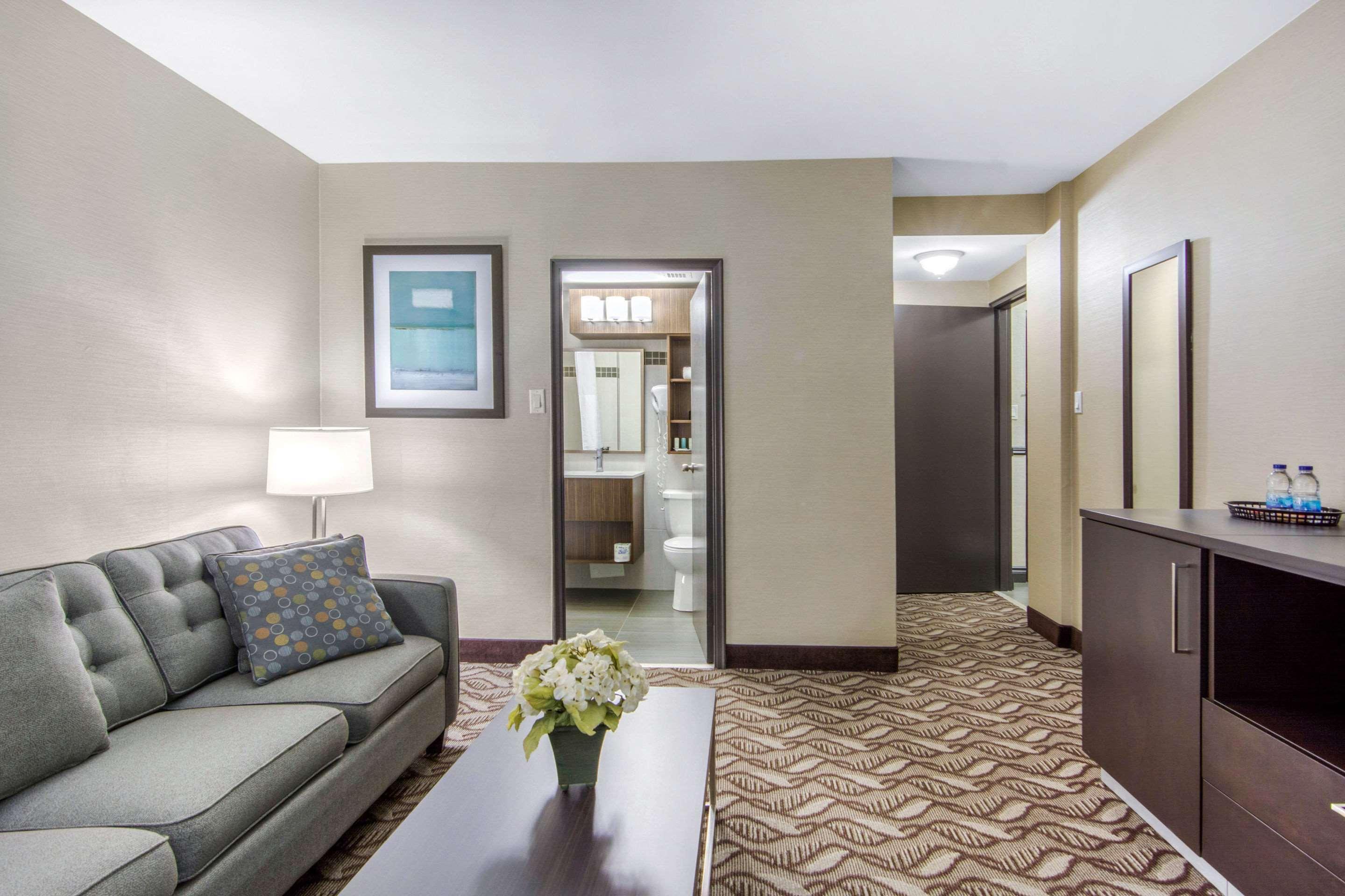 Clarion Hotel Sudbury Exterior photo