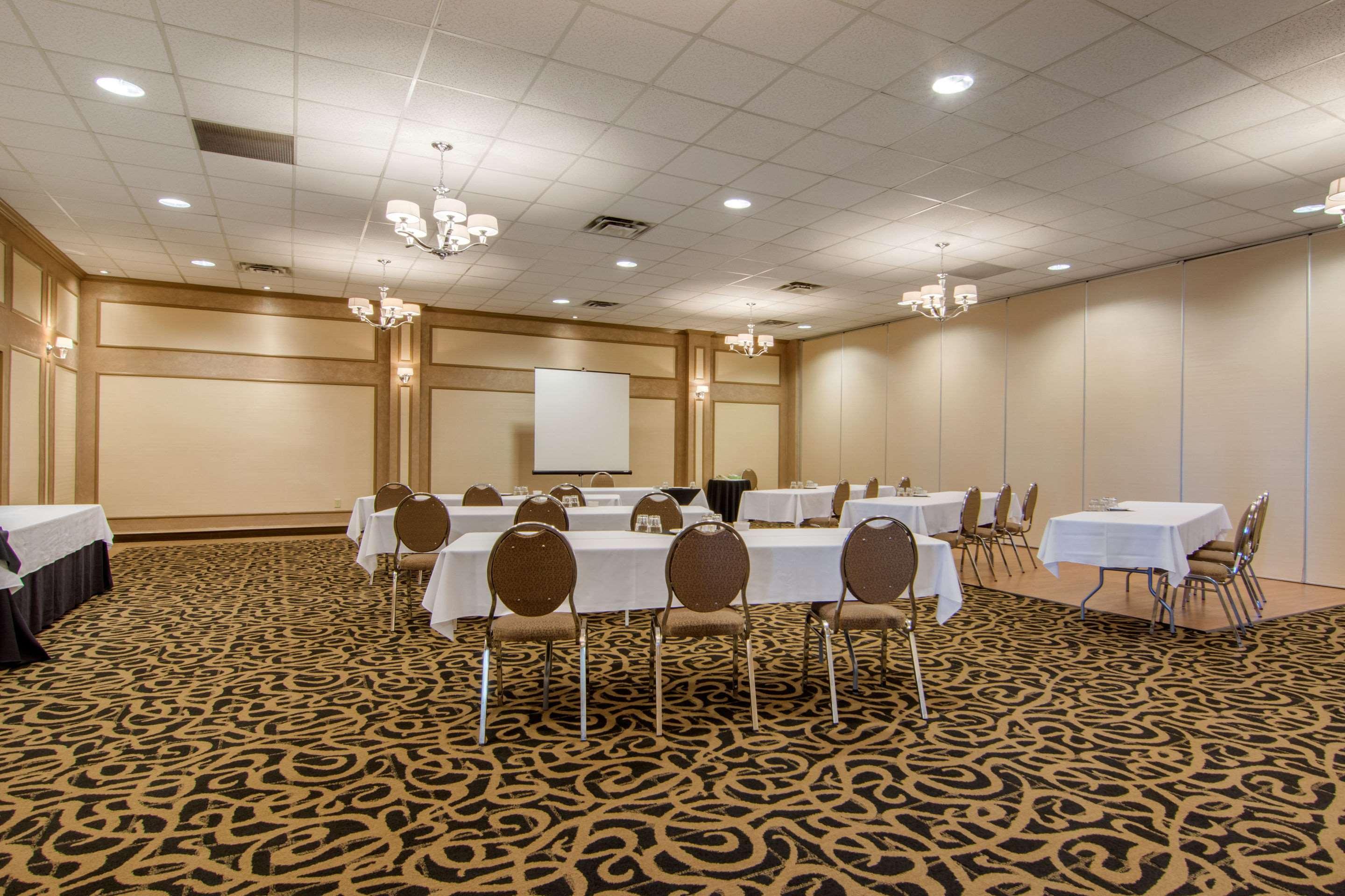 Clarion Hotel Sudbury Exterior photo