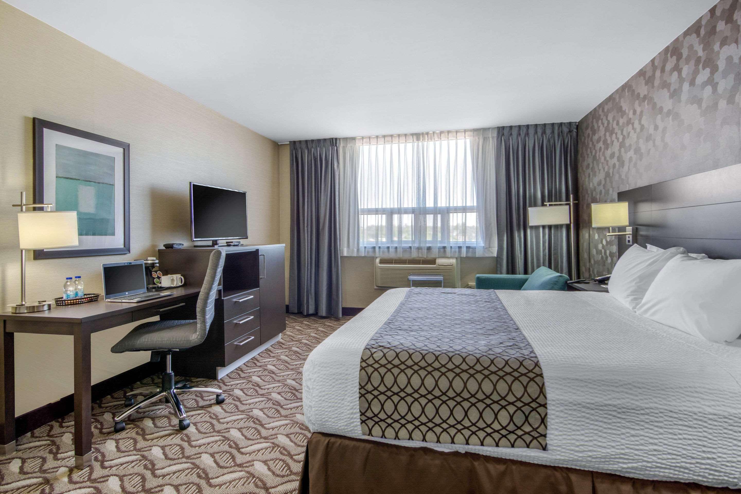 Clarion Hotel Sudbury Exterior photo