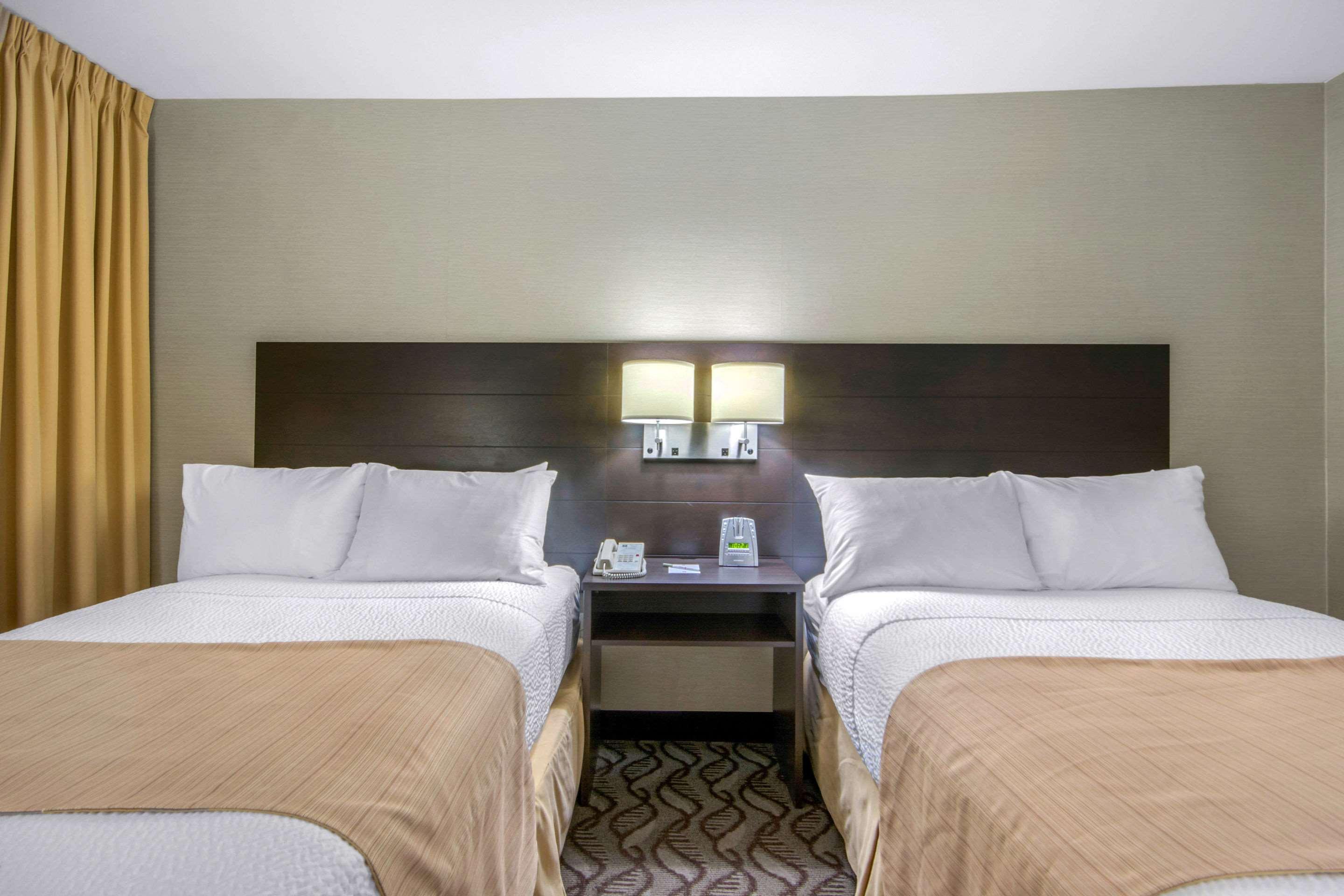 Clarion Hotel Sudbury Exterior photo
