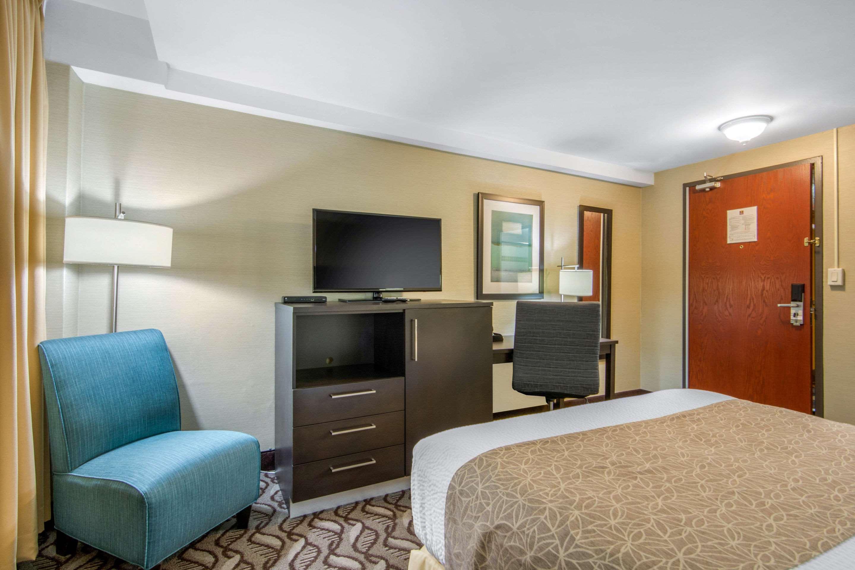 Clarion Hotel Sudbury Exterior photo