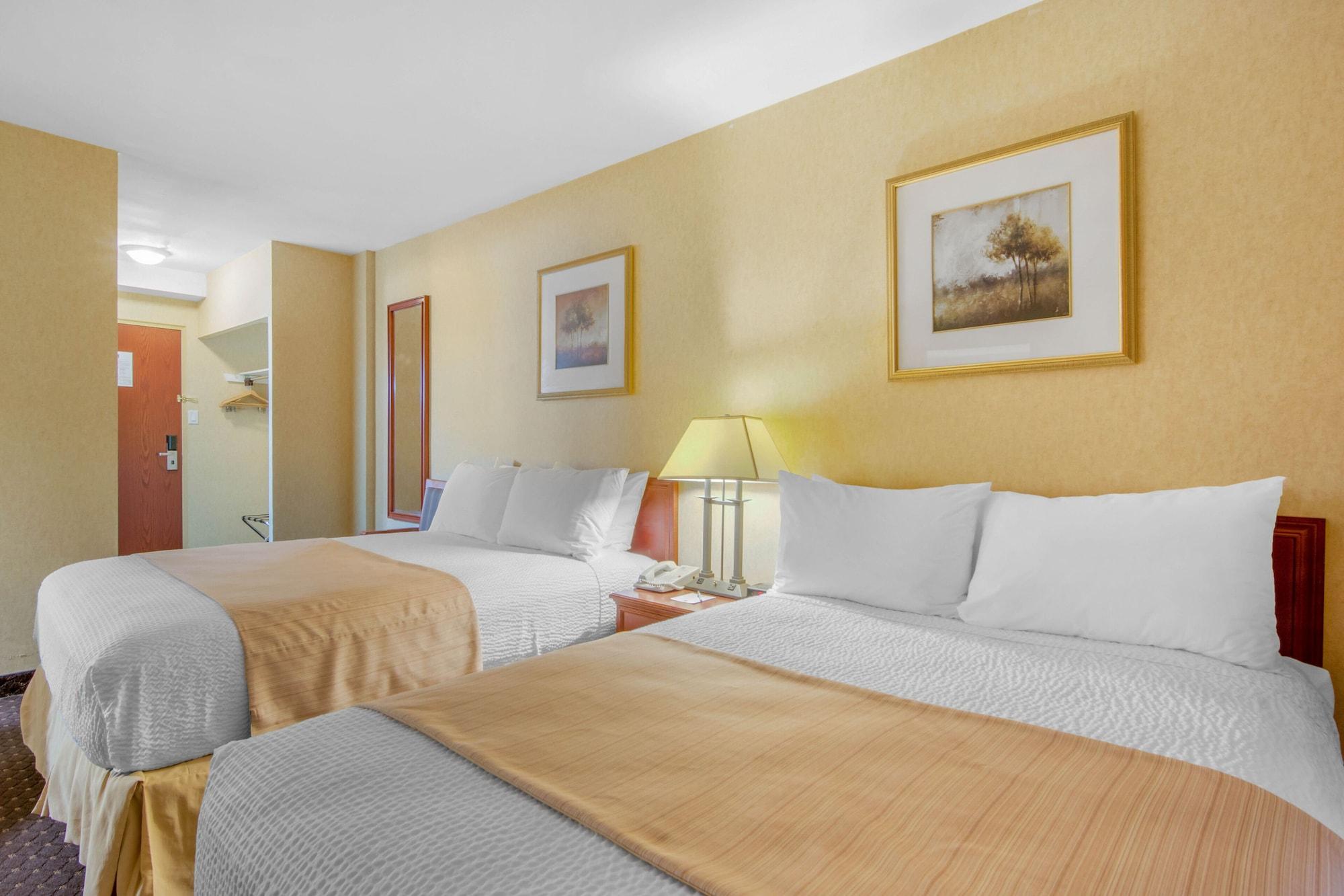 Clarion Hotel Sudbury Exterior photo