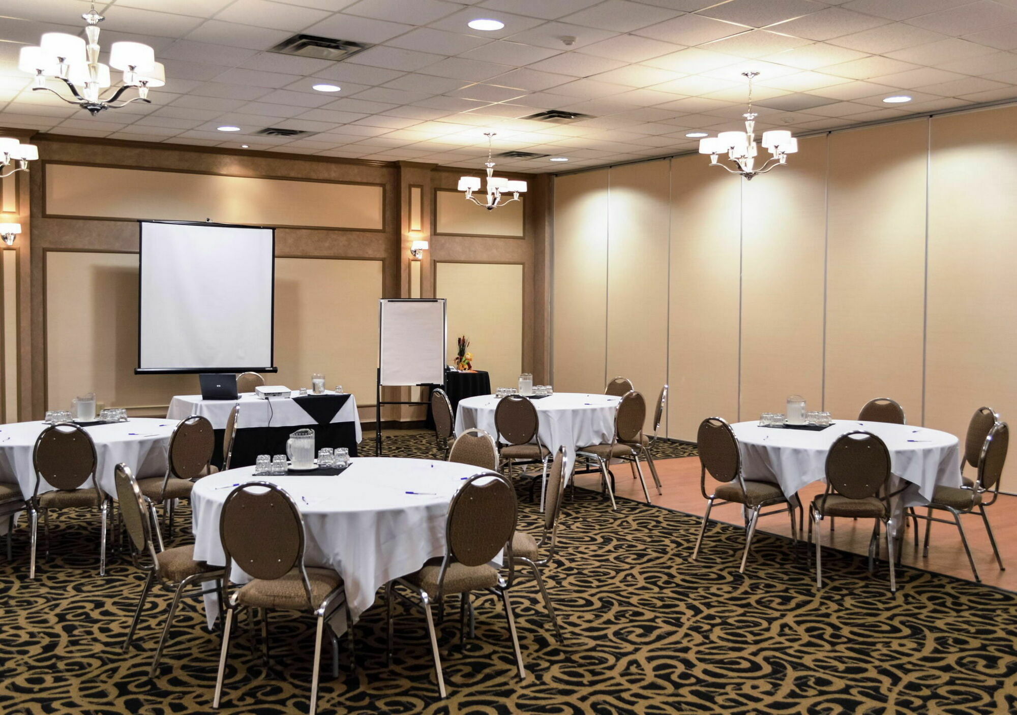 Clarion Hotel Sudbury Exterior photo